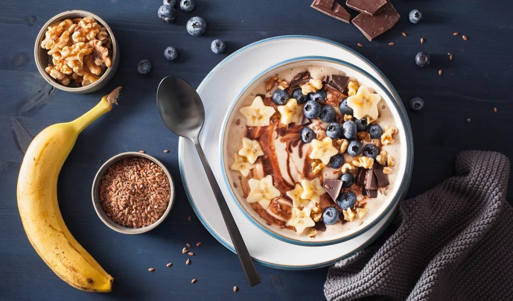 ચોકલેટ કેળા ઓટમીલ સવારના નાસ્તામાં અને સાંજના નાસ્તામાં યોગ્ય છે chocolate banana oatmeal