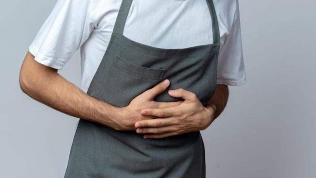 ઠંડા હવામાનમાં પેટમાં દુખાવોથી રાહત મેળવવા માટે આ 5 સરળ રીતોને અનુસરો ठंड के मौसम में पेट दर्द से राहत पाने के लिए अपनाएं ये 5 आसान तरीके