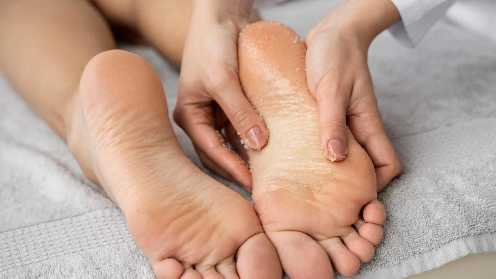 रूखी और फटी एड़ियों से हैं परेशान? इन 5 घरेलू नुस्खों से पाएं राहत