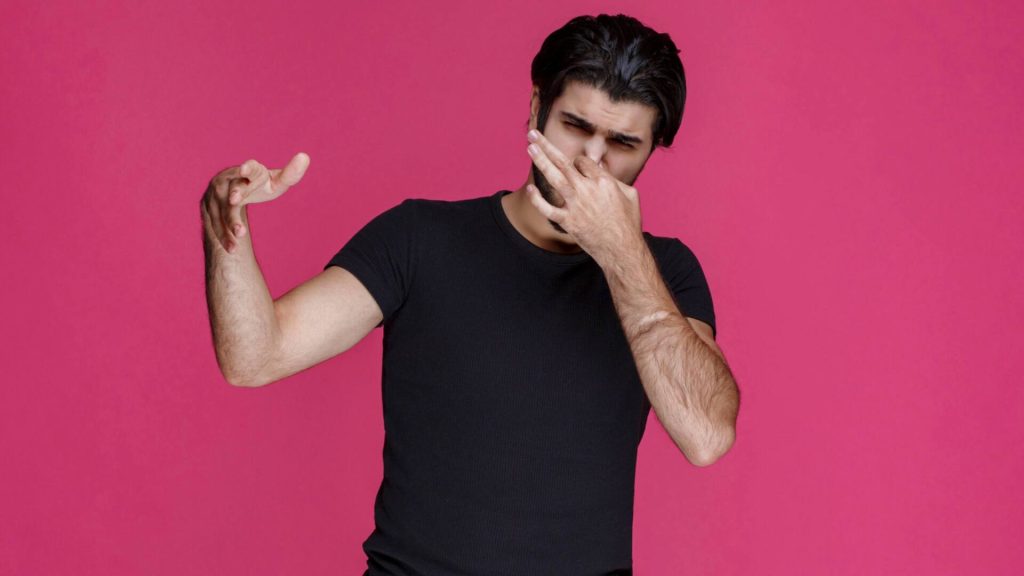 शरीर से आती है पसीने की बदबू? जानिए दुर्गंध को दूर करने के असरदार नुस्खे