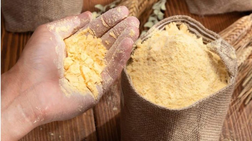 चेहरे के अनचाहे बालों से राहत पाने के लिए अपनाएं बेसन के ये 5 उपाय