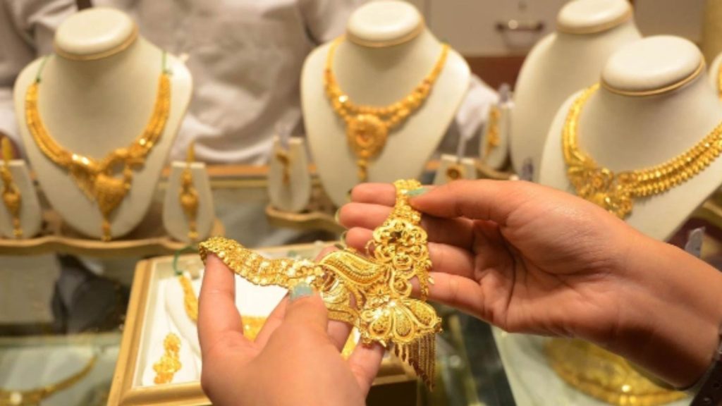 સતત વધારો કર્યા પછી, સોનાની કિંમત અચાનક પડી ગઈ! આ રેકોર્ડ તોડવાના ઘટાડાનું આ કારણ છે ..