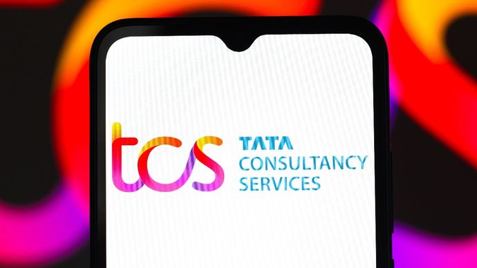 TCS ने जारी किया Q1 रिजल्ट - 6% बढ़ा प्रॉफिट; 1100% के डिविडेंड का ऐलान | Record Date और Payment Date भी तय