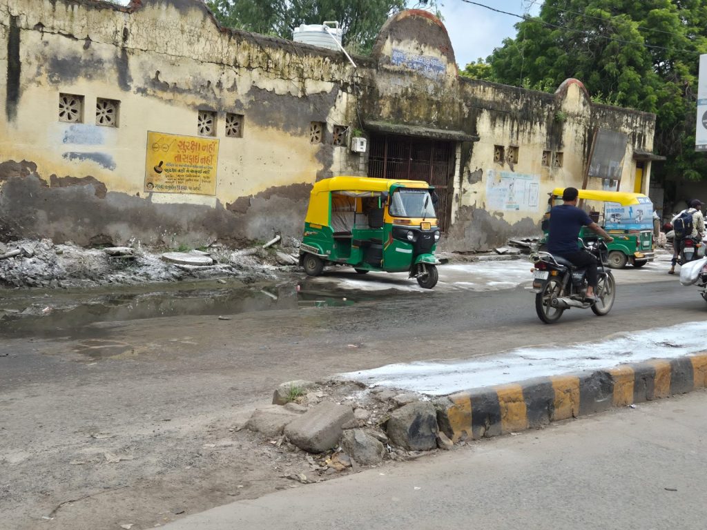 પૂર બાદ બાવળામાં સ્વચ્છતાની સઘન કામગીરી: ૨૫ ટન કચરાનો નિકાલ પૂર બાદ બાવળામાં સ્વચ્છતાની સઘન કામગીરી: ૨૫ ટન કચરાનો નિકાલ