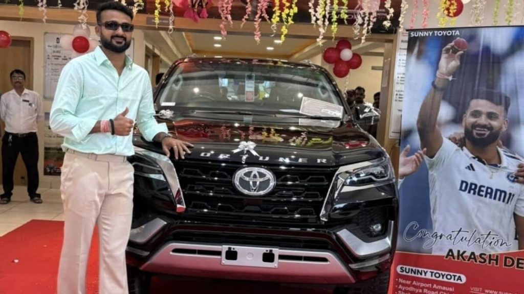 क्रिकेटर आकाशदीप को फॉर्च्यूनर बेचने वाले शोरूम की मुश्किलें बढ़ गई हैं।...