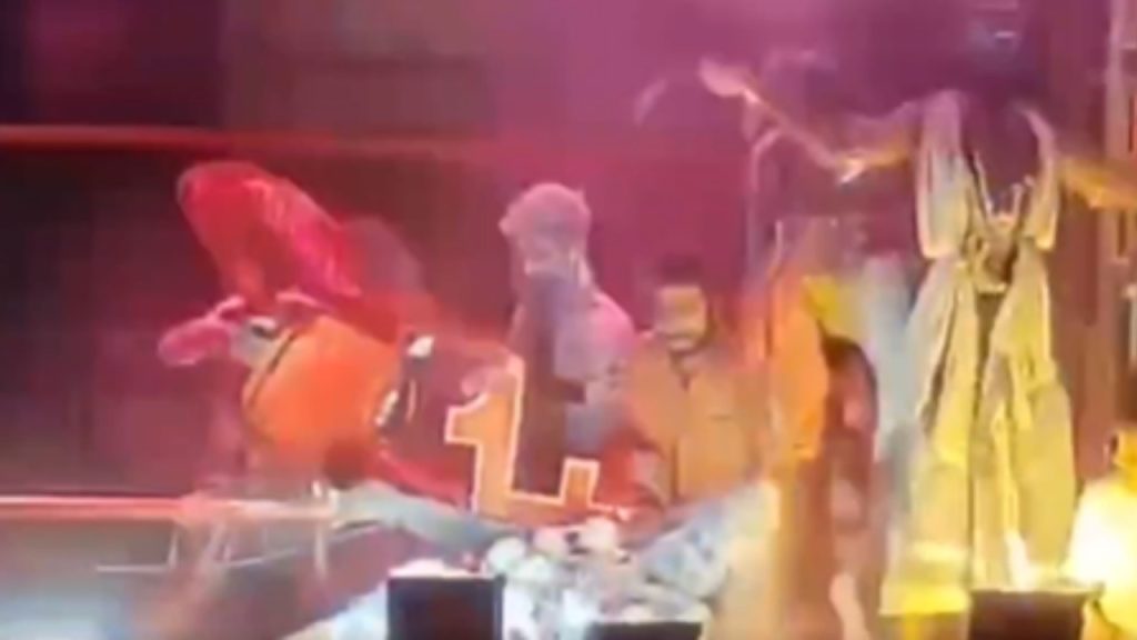 डोल मेले के दौरान भगवान शिव बने युवक को, DJ की तेज आवाज से हार्ट अटैक आया और वह...