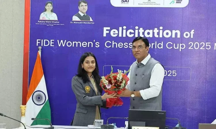 दिव्या देशमुख को फिडे विश्व कप जीत के लिए सम्मानित किया गया