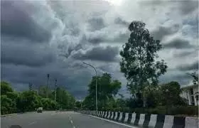 Jammu-Kashmir: कल से भारी बारिश की चेतावनी, पांच जिलों में ऑरेंज अलर्ट