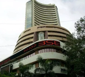 रूसी तेल आयात पर ट्रम्प की टैरिफ धमकी के बीच निफ्टी-सेंसेक्स सपाट खुले