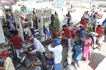 केंद्र ने पेट्रोल में 20 प्रतिशत इथेनॉल मिश्रण के नकारात्मक प्रभाव की खबरों का किया खंडन