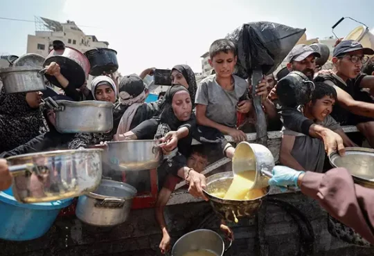 गाज़ा में भुखमरी पर UN मानवाधिकार प्रमुख की कड़ी प्रतिक्रिया: "यह हमारी सामूहिक मानवता का अपमान है"
