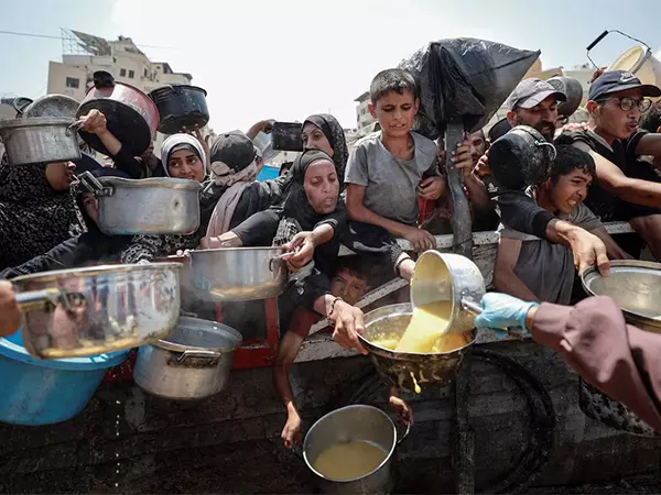गाज़ा में भुखमरी पर UN मानवाधिकार प्रमुख की कड़ी प्रतिक्रिया: "यह हमारी सामूहिक मानवता का अपमान है"