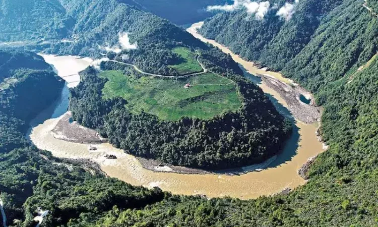 चिंताओं को खारिज करते हुए चीन ने त्सांगपो पर मेडोग बांध बनाने की दिशा में कदम बढ़ाया