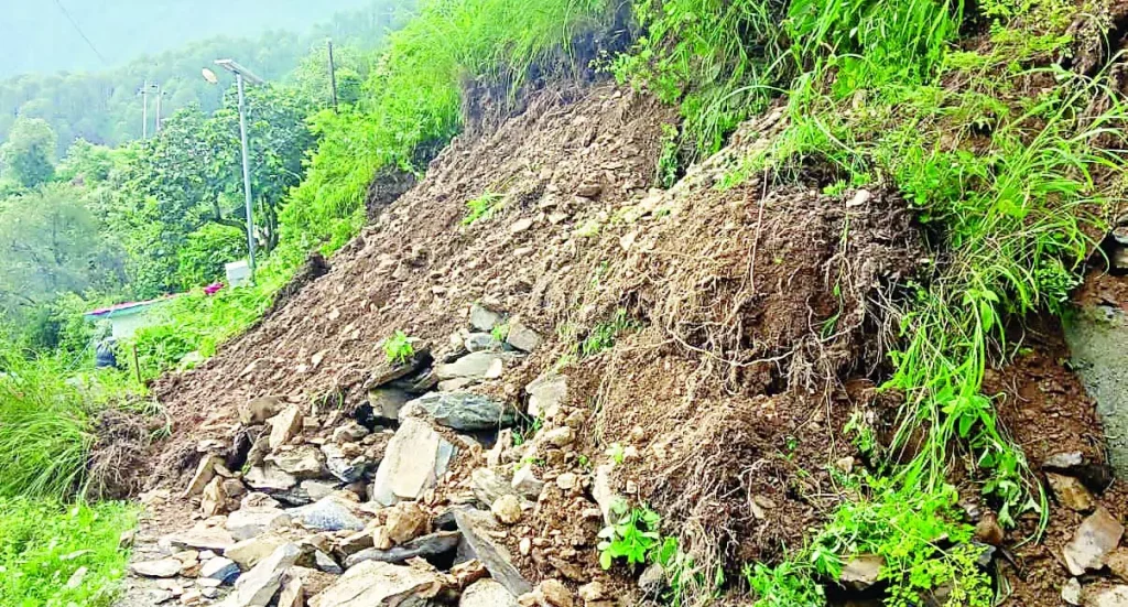 बगढ़ार के धार में लोगों में बढऩे लगी दिक्कत, डर के साये में रातें काट रहे ग्रामीण