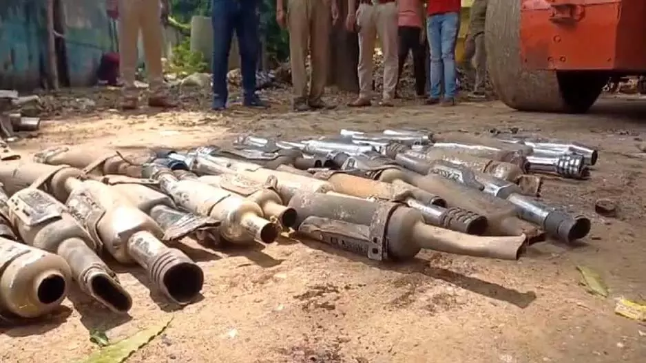 સુધારેલા સાયલેન્સર સાથે બાઇક પર ભદ્રક પોલીસ કાર્યવાહી भद्रक पुलिस ने मॉडिफाइड साइलेंसर वाली बाइकों पर कार्रवाई की