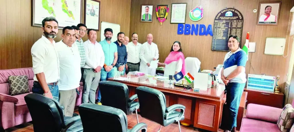 बदहाल सडक़ों पर लघु उद्योग भारती ने उठाई आवाज