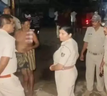 बदमाशों ने बम फेंककर 10 लाख रुपये से अधिक के आभूषण लूटे