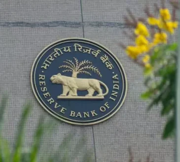 RBI अगस्त में ब्याज दरों में कटौती पर रोक लगाएगा