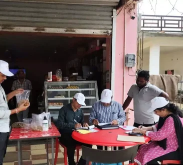 त्यौहार को देखते हुए मिठाई एवं डेयरी उत्पादों की गुणवत्ता की हो रही जांच