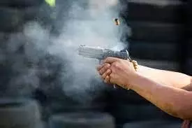 Punjab: दो गुटों में खूनी झड़प, पुलिस चौकी के पास चली गोलियां | Punjab: दो गुटों में खूनी झड़प, पुलिस चौकी के पास चली गोलियां  Punjab: Bloody clash between two groups, bullets fired near police post
