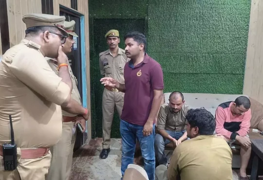 रेस्टोरेंट में सेक्स रैकेट का खुलासा, 4 युवती और 6 युवक गिरफ्तार | Sex racket busted in a restaurant, 4 girls and 6 boys arrested |  रेस्टोरेंट में सेक्स रैकेट का खुलासा, 4 युवती और 6 युवक गिरफ्तार