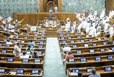 ट्रंप टैरिफ को लेकर सांसद हिबी ईडन ने लोकसभा में दिया स्थगन प्रस्ताव