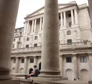 Bank of England ने ब्याज दरों में 25 आधार अंकों की कटौती कर इसे 4% कर दिया