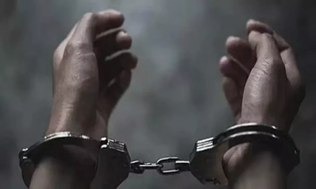 યુ.એસ. સૈન્ય મથક પર પાંચ લોકોની ગોળીબાર બાદ આર્મી સાર્જન્ટની અટકાયત કરવામાં આવી હતી अमेरिकी सैन्य अड्डे पर पाँच लोगों को गोली मारने के बाद सेना के सार्जेंट को हिरासत में लिया गया