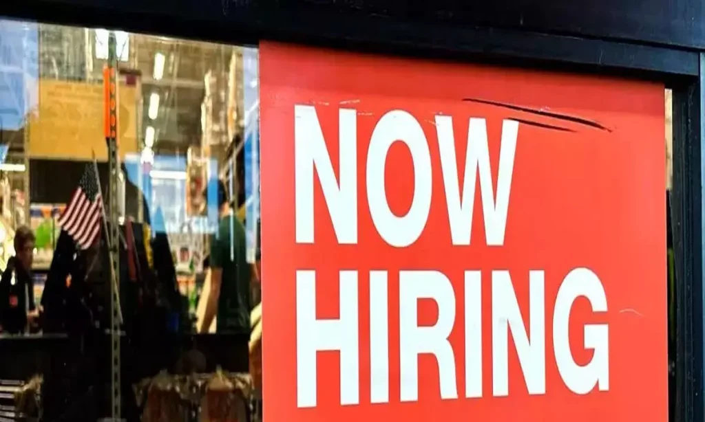 अमेरिका में बेरोजगारी लाभ के लिए आवेदनों में मामूली वृद्धि हुई