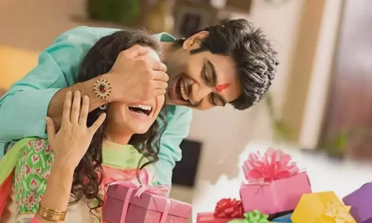 अपने भाई-बहन के लिए विचारशील तकनीकी उपहारों के साथ बंधन का जश्न मनाएं