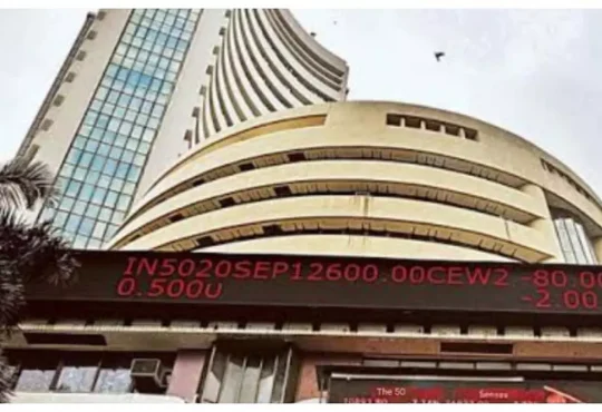 सेंसेक्स में 765 अंकों की गिरावट, निफ्टी 24,400 अंक के नीचे आया