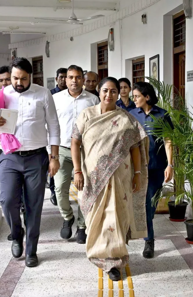 सीएम और आतिशी के बीच तीखी बहस के बीच विधानसभा ने जीएसटी संशोधन विधेयक...