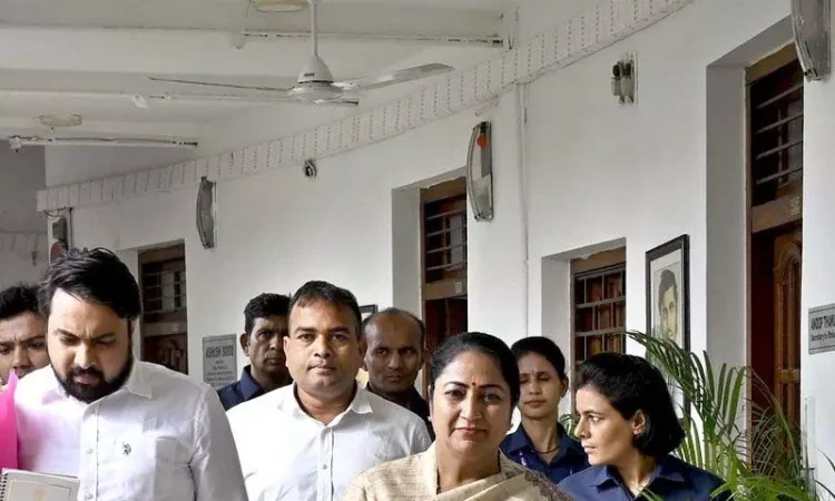 सीएम और आतिशी के बीच तीखी बहस के बीच विधानसभा ने जीएसटी संशोधन विधेयक...