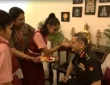 रक्षाबंधन पर बच्चियों ने सेना प्रमुख जनरल उपेंद्र द्विवेदी को बांधी राखी, सेना ने साझा किया वीडियो | On Raksha Bandhan, girls tied Rakhi to Army Chief General Upendra Dwivedi, Army shared the video | रक्षाबंधन पर बच्चियों ने सेना प्रमुख जनरल उपेंद्र द्विवेदी को बांधी राखी, सेना ने साझा किया वीडियो