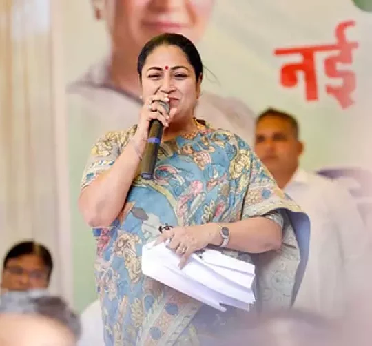 दिल्ली की मुख्यमंत्री रेखा गुप्ता ने अप्रयुक्त श्रम कोष और कम श्रमिक लाभ पर आप की आलोचना की