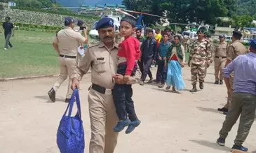 ऑपरेशन धराली: राहत बचाव कार्य जारी, आपदाग्रस्त क्षेत्रों में फंसे लोगों को किया जा रहा एयरलिफ्ट