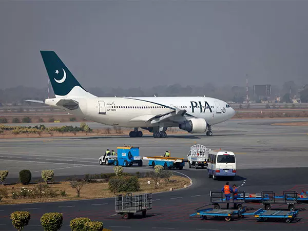 Pakistan: पीआईए के बोइंग 777 विमान में गंभीर इंजन खराबी के कारण उड़ानों में देरी...