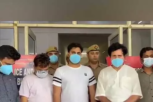 पुलिस ने Noida में फर्जी अंतरराष्ट्रीय पुलिस, अपराध जांच ब्यूरो कार्यालय का...
