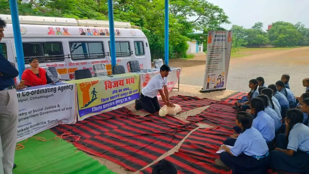 प्रोजेक्ट सुरक्षा के तहत छात्रों को मिला जीवनरक्षक प्रशिक्षण | Students got life saving...