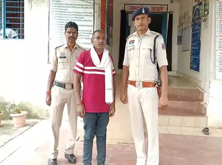 પ્રેમીની પજવણીથી કંટાળીને, આદિવાસી મહિલા આત્મહત્યા કરે છે, આરોપી … प्रेमी की प्रताड़ना से तंग आकर आदिवासी युवती ने की आत्महत्या, आरोपी...