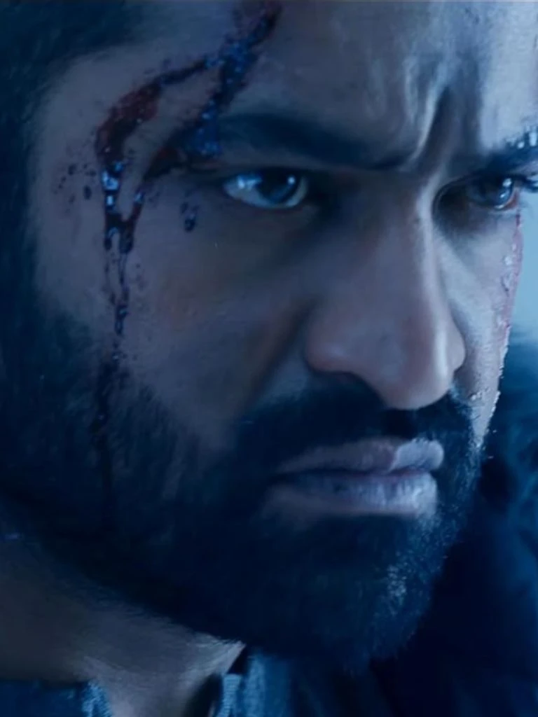 યુદ્ધ 2 બ office ક્સ office ફિસ: રિતિક અને એનટીઆરએ સ્વતંત્રતા દિવસ પર વિરામ નોંધ્યો, ફિલ્મની કમાણી 100 સીઆર