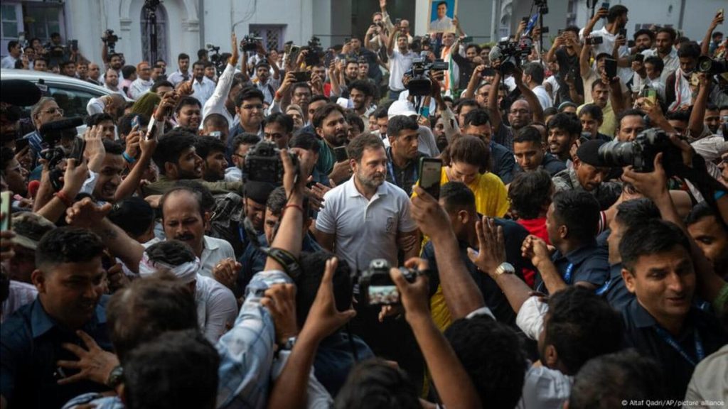 भारत में लगभग आधे कामगार कृषि क्षेत्र में हैं, जो देश की राजनीति को...