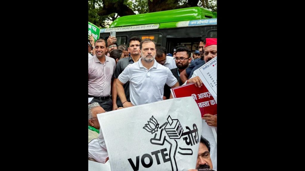 बिहार में एसआईआर और मतदाता सूचियों में कथित धांधली के खिलाफ विपक्षी...