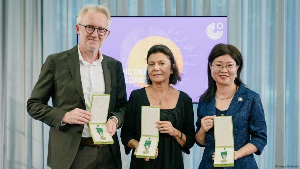 बिहार में राहुल गांधी की वोटर अधिकार यात्रा सुर्खियों में है। यात्रा का...