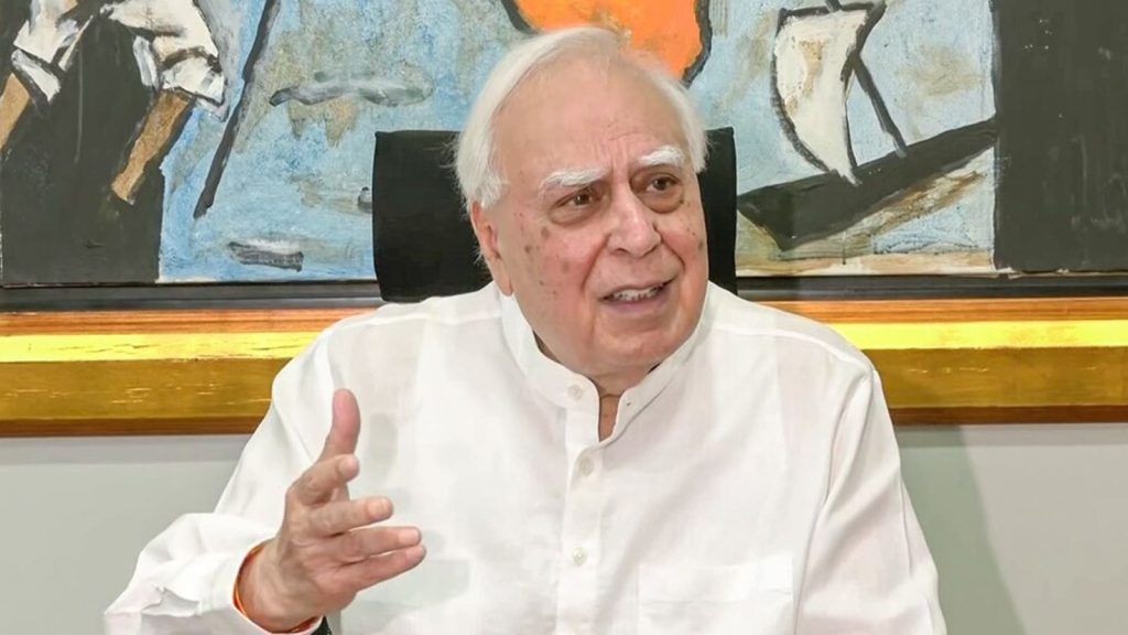 कपिल सिब्बल ने पूछा है कि क्या हमें बताया जा सकता है कि जगदीप धनखड़ कहां...