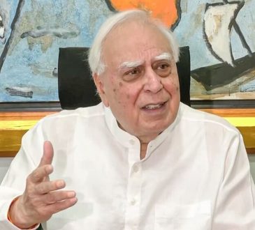 कपिल सिब्बल ने पूछा है कि क्या हमें बताया जा सकता है कि जगदीप धनखड़ कहां...