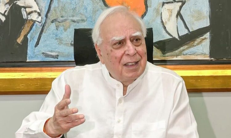 कपिल सिब्बल ने पूछा है कि क्या हमें बताया जा सकता है कि जगदीप धनखड़ कहां...