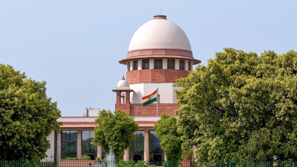 पुलिस अधिकारी ने बताया कि बंबई हाई कोर्ट के निर्देशानुसार इजाजत की अवधि...