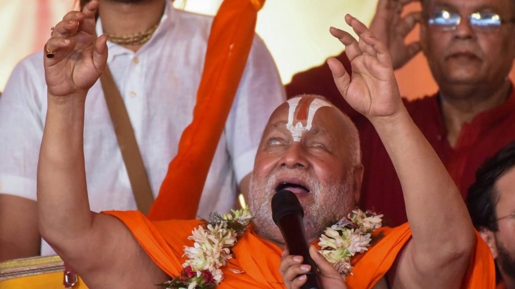 जगद्गुरु रामभद्राचार्य इन दिनों सुर्खियों में हैं। संत प्रेमानंद महाराज...