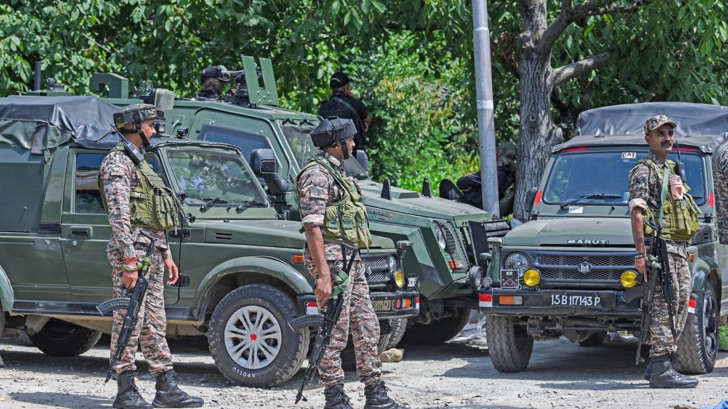 jammu kashmir: जम्मू-कश्मीर के पुंछ में सुरक्षाबलों ने दो आतंकवादियों को गिरफ्तार...